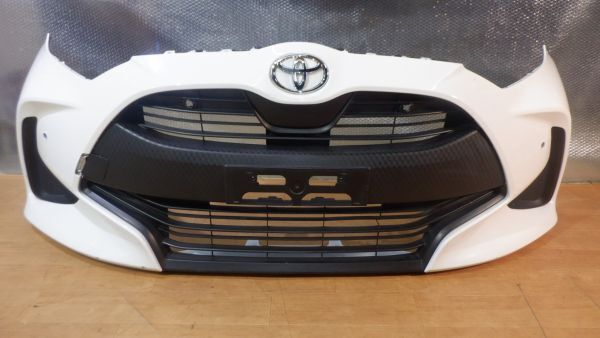 KTJ59c03★KSP210★MXPA10★MXPA15★MXPH10★MXPH15★ヤリス★純正フロントバンパー★52119-52E70★白★グリル付★53101-K0090 53112-K0040_画像1