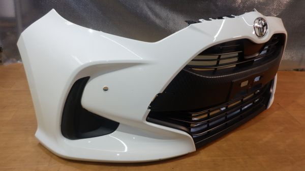 KTJ59c03★KSP210★MXPA10★MXPA15★MXPH10★MXPH15★ヤリス★純正フロントバンパー★52119-52E70★白★グリル付★53101-K0090 53112-K0040_画像2