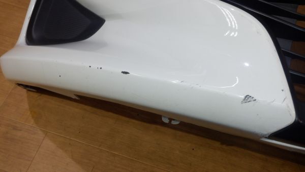 KTJ59c03★KSP210★MXPA10★MXPA15★MXPH10★MXPH15★ヤリス★純正フロントバンパー★52119-52E70★白★グリル付★53101-K0090 53112-K0040_画像5