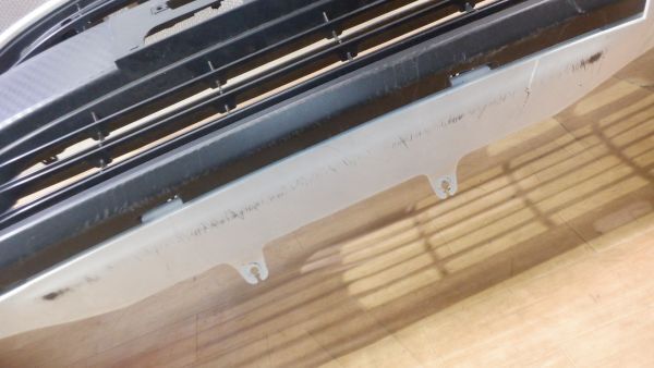 KTJ59c03★KSP210★MXPA10★MXPA15★MXPH10★MXPH15★ヤリス★純正フロントバンパー★52119-52E70★白★グリル付★53101-K0090 53112-K0040_画像6