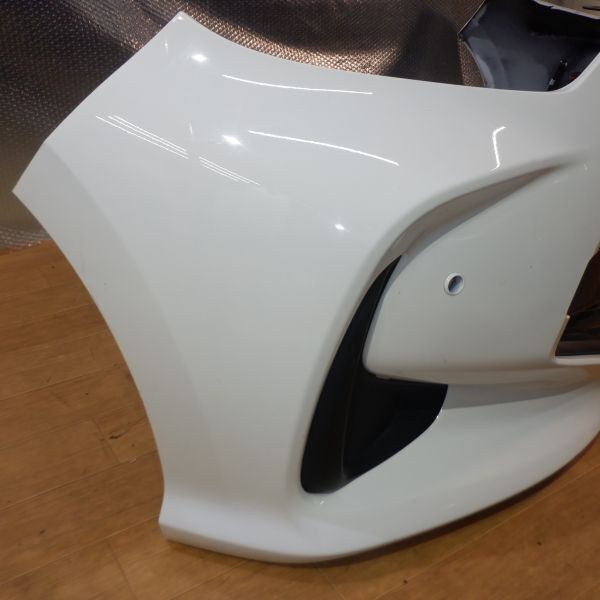 KTJ59c03★KSP210★MXPA10★MXPA15★MXPH10★MXPH15★ヤリス★純正フロントバンパー★52119-52E70★白★グリル付★53101-K0090 53112-K0040_画像3