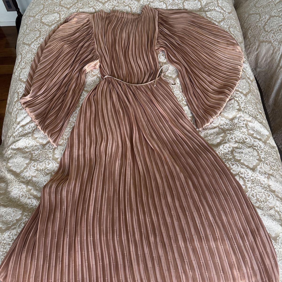 超美品 エルメス 2023aw プリーツラップドレス 定価100万｜Yahoo