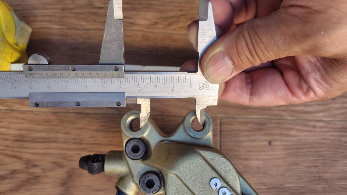 brembo　ブレンボ　フロントブレーキキャリパー　4POT/40mmピッチキャリパー