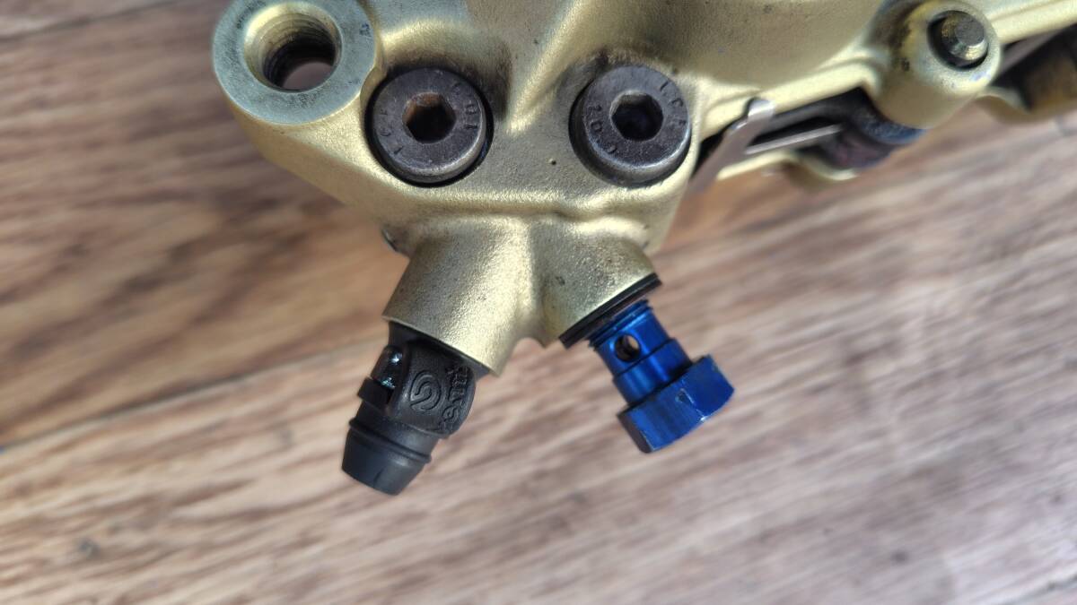 brembo　ブレンボ　フロントブレーキキャリパー　4POT/40mmピッチキャリパー