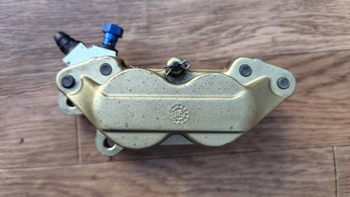 brembo　ブレンボ　フロントブレーキキャリパー　4POT/40mmピッチキャリパー