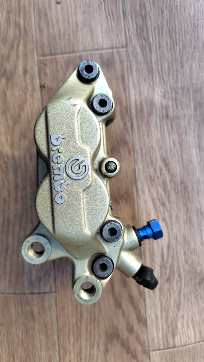brembo　ブレンボ　フロントブレーキキャリパー　4POT/40mmピッチキャリパー