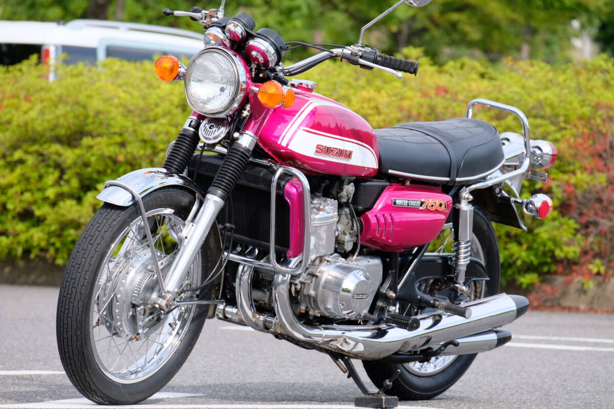 【色鮮やかなキャンディーラベンダー】SUZUKI GT750 初期型 エンピツマフラー 水牛 GT GS 