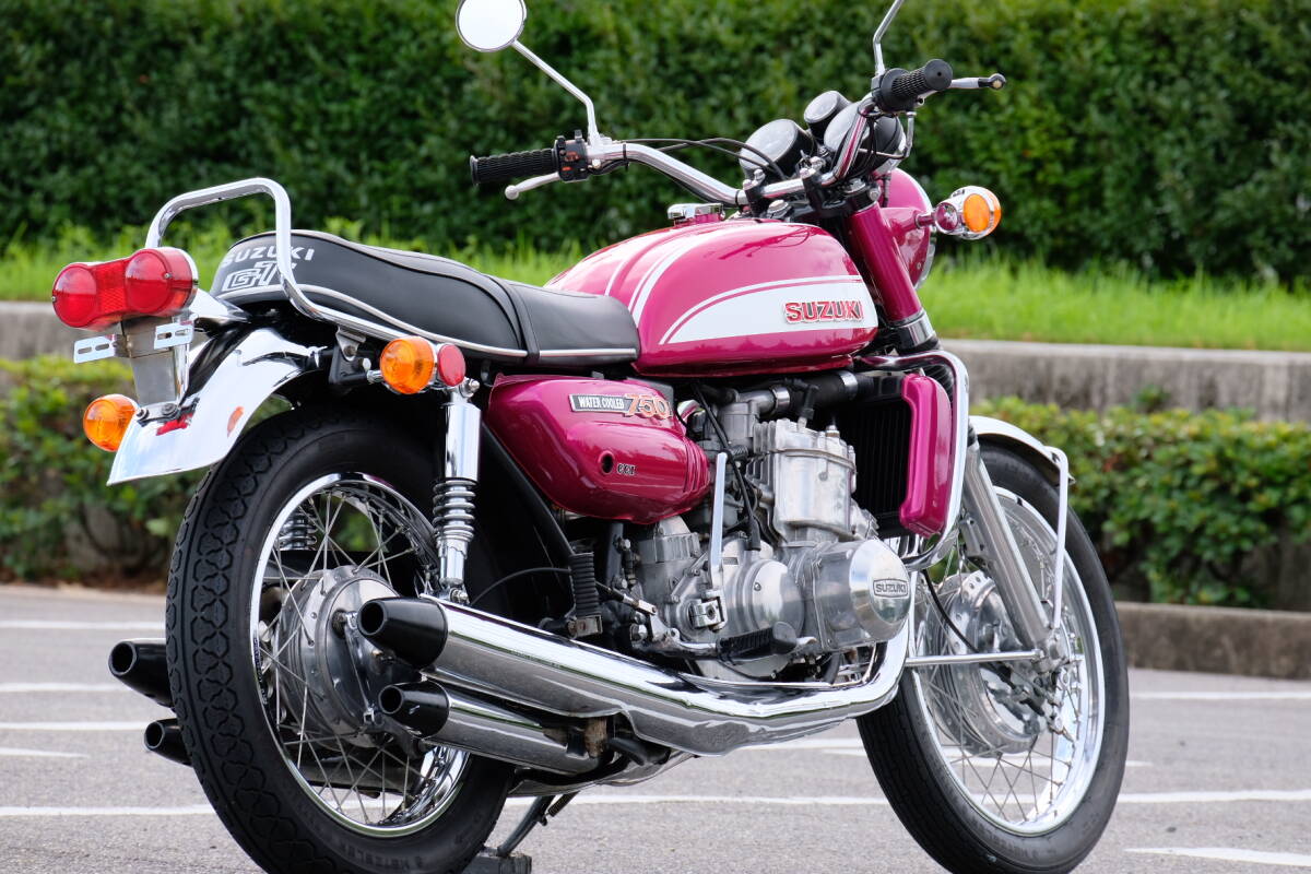 【色鮮やかなキャンディーラベンダー】SUZUKI GT750 初期型 エンピツマフラー 水牛 GT GS 