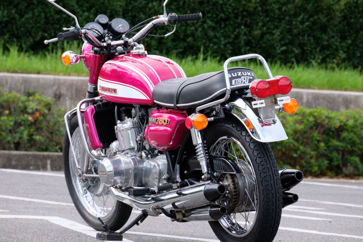 【色鮮やかなキャンディーラベンダー】SUZUKI GT750 初期型 エンピツマフラー 水牛 GT GS 