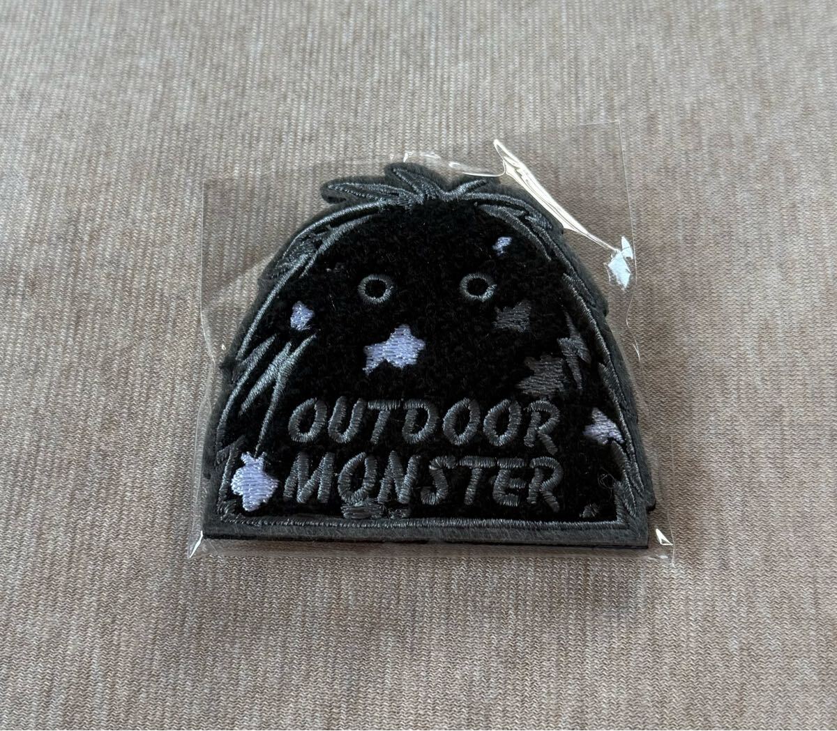 新品未開封 OUTDOOR MONSTER country base 限定柄 ブラック モフモフワッペン ブラウン アウトドアモンスター ベルクロ もふもふワッペン_画像1