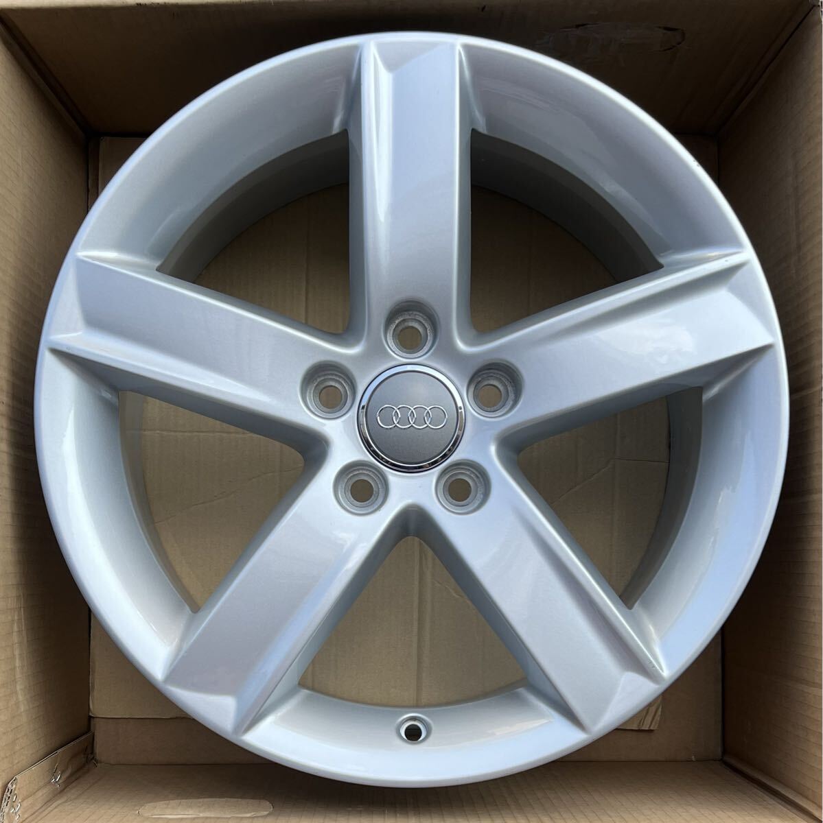 即決◆極上美品◆AUDI アウディ A4(8K) 5アーム デザイン純正ホイール17インチ4本セット◆7J-17 ET46 pcd112x5H◆TT クーペ A4アバント流用_画像4