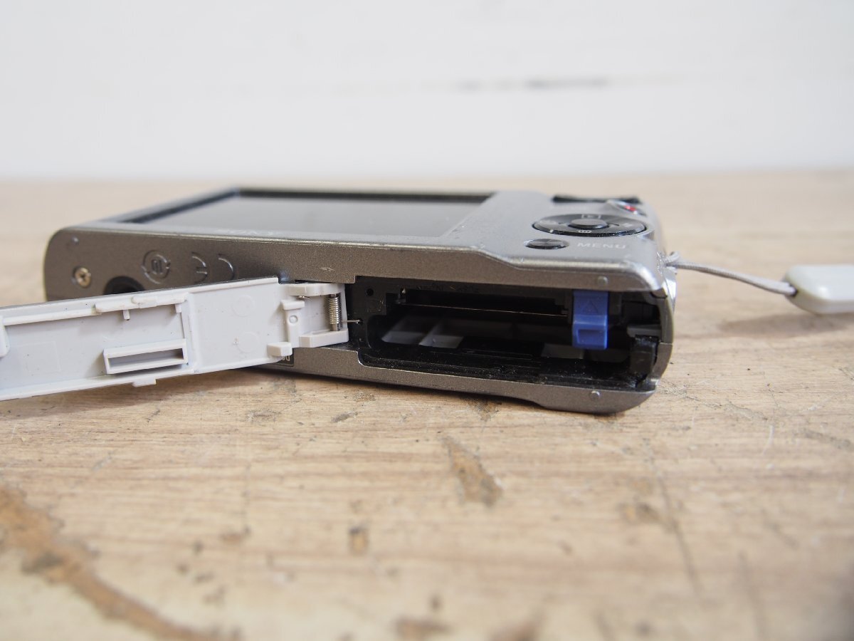 ☆【2T0904-17】 SONY ソニー DSC-W810 コンパクトデジタルカメラ Cyber-shot Sony Lens 6xOptical Zoom 3.5-6.5/4.6-27.6 ジャンク