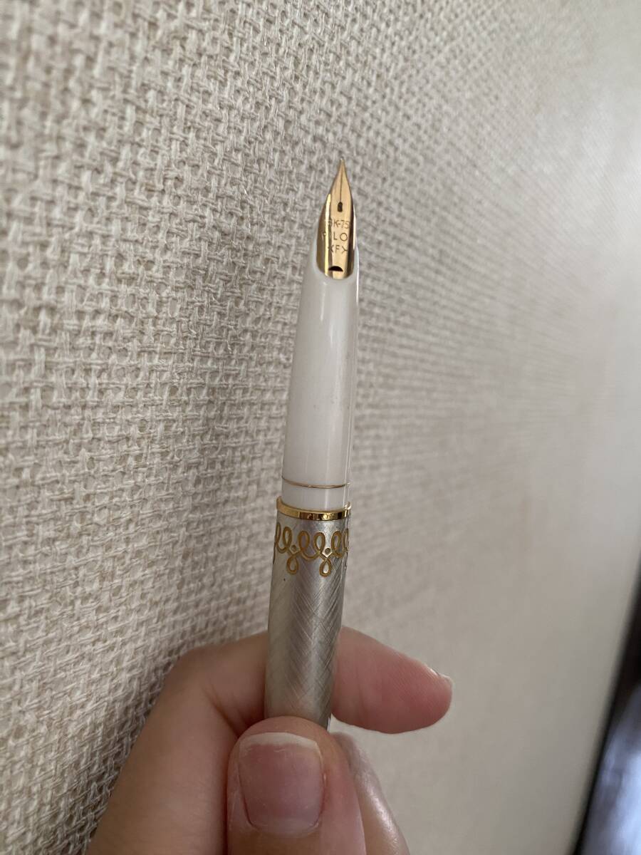 希少 パイロット 萬年筆 ペン先一體型 細(xì)字F　1８K　KK7224