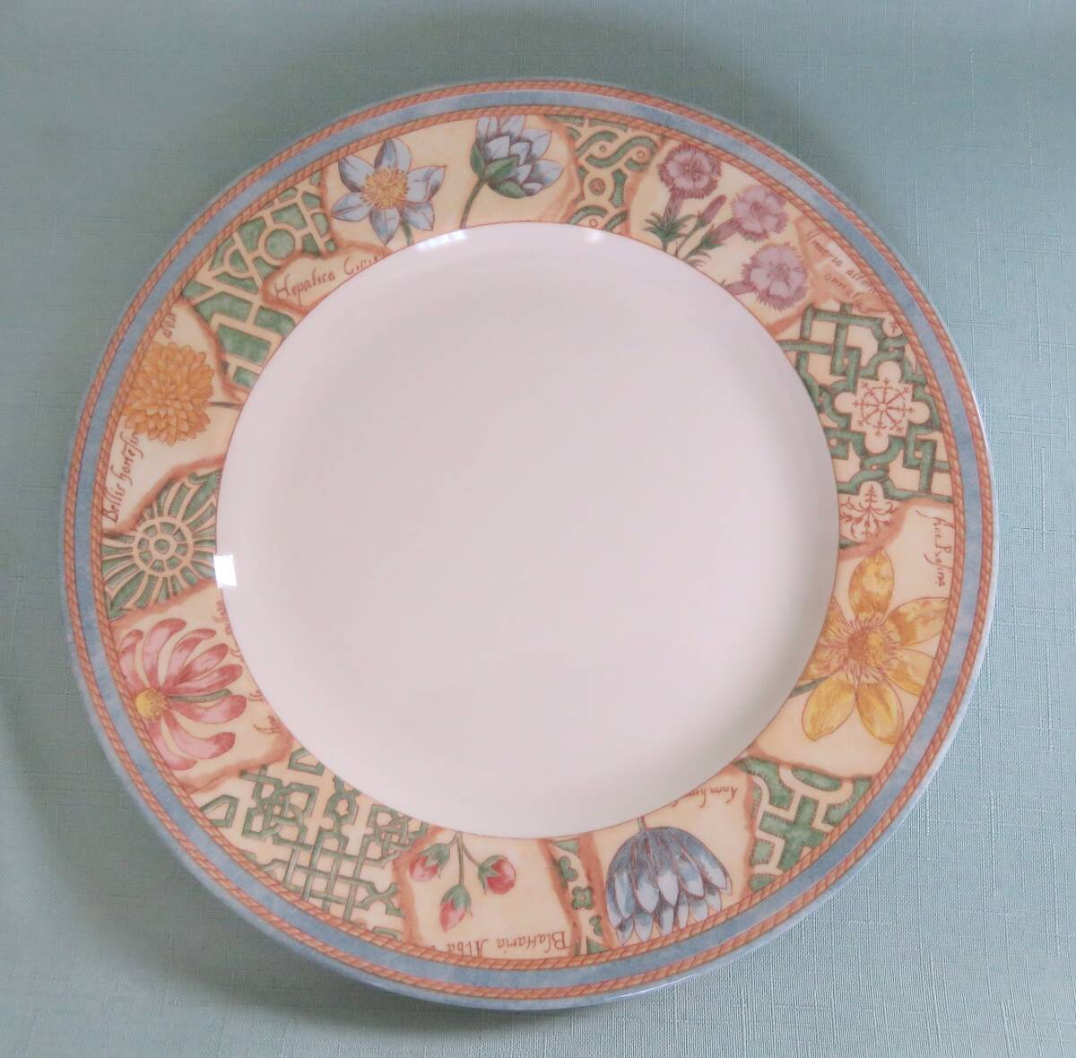 1601ナ◆未使用 WEDGWOOD HOME GARDEN MAZE ウエッジウッド ガーデンメイズ プレート 皿 直径約27.5cm 2枚◆_画像2