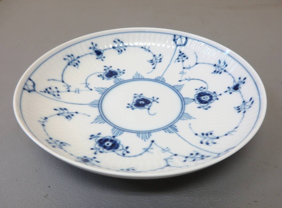 1403タ◆ロイヤルコペンハーゲン ブルーフルーテッド プレート 17cm◆_画像2