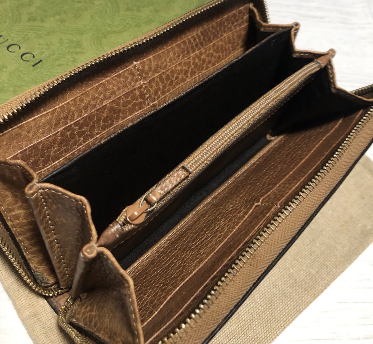 正規(guī)品/鑑定済み/GUCCIシマGGラウンドファスナー／GGチャーム／224253