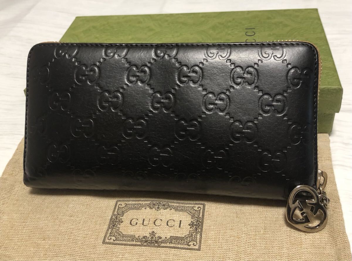 正規(guī)品/鑑定済み/GUCCIシマGGラウンドファスナー／GGチャーム／224253