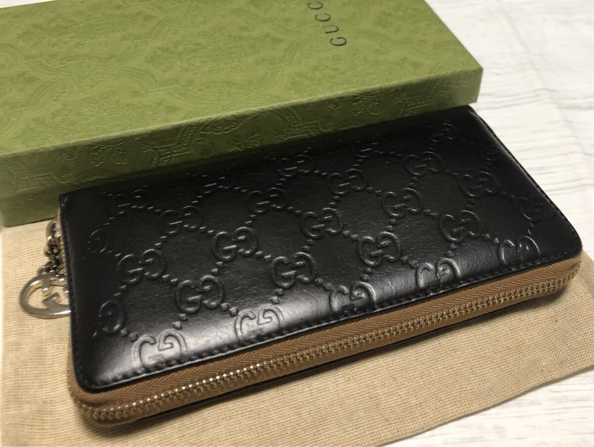 正規(guī)品/鑑定済み/GUCCIシマGGラウンドファスナー／GGチャーム／224253