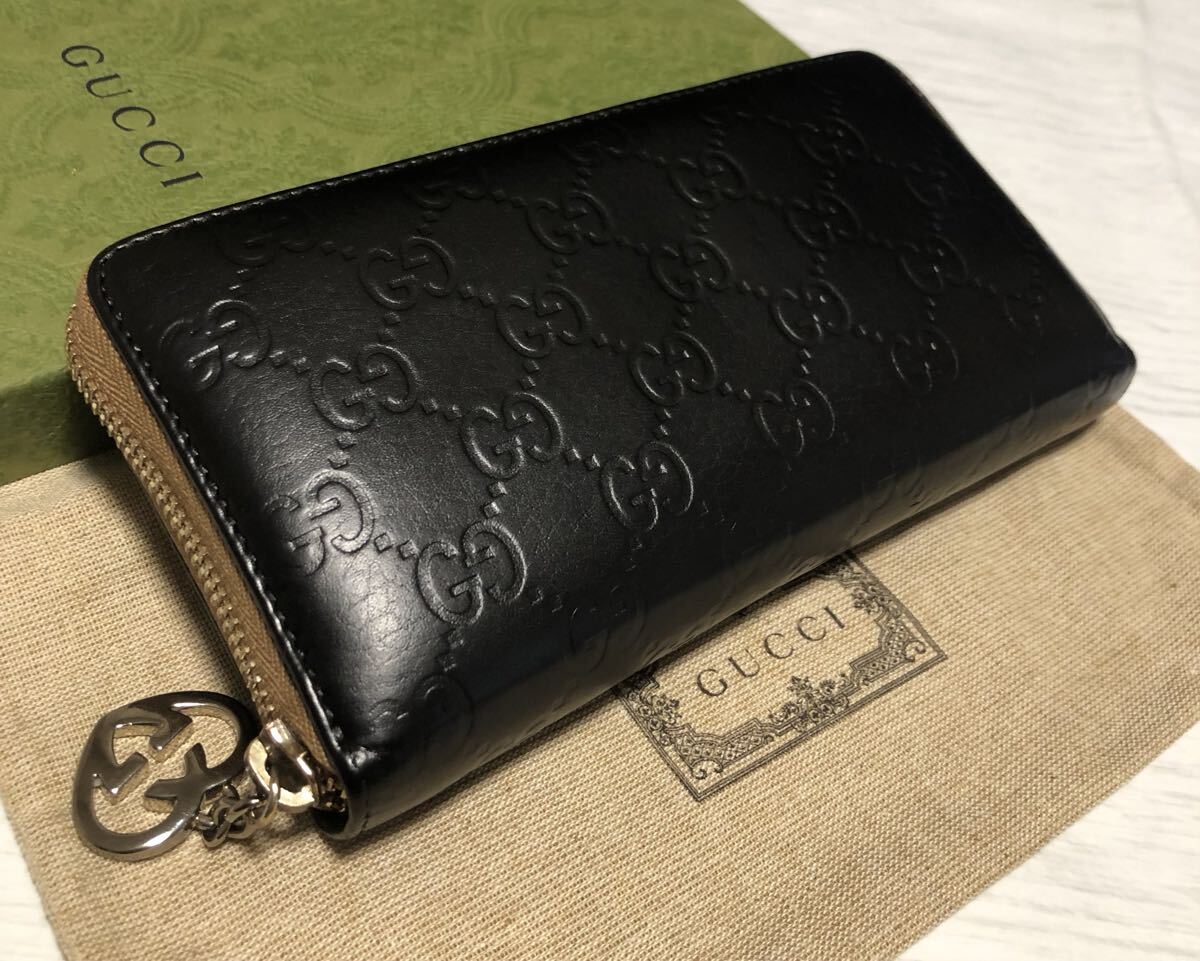 正規(guī)品/鑑定済み/GUCCIシマGGラウンドファスナー／GGチャーム／224253