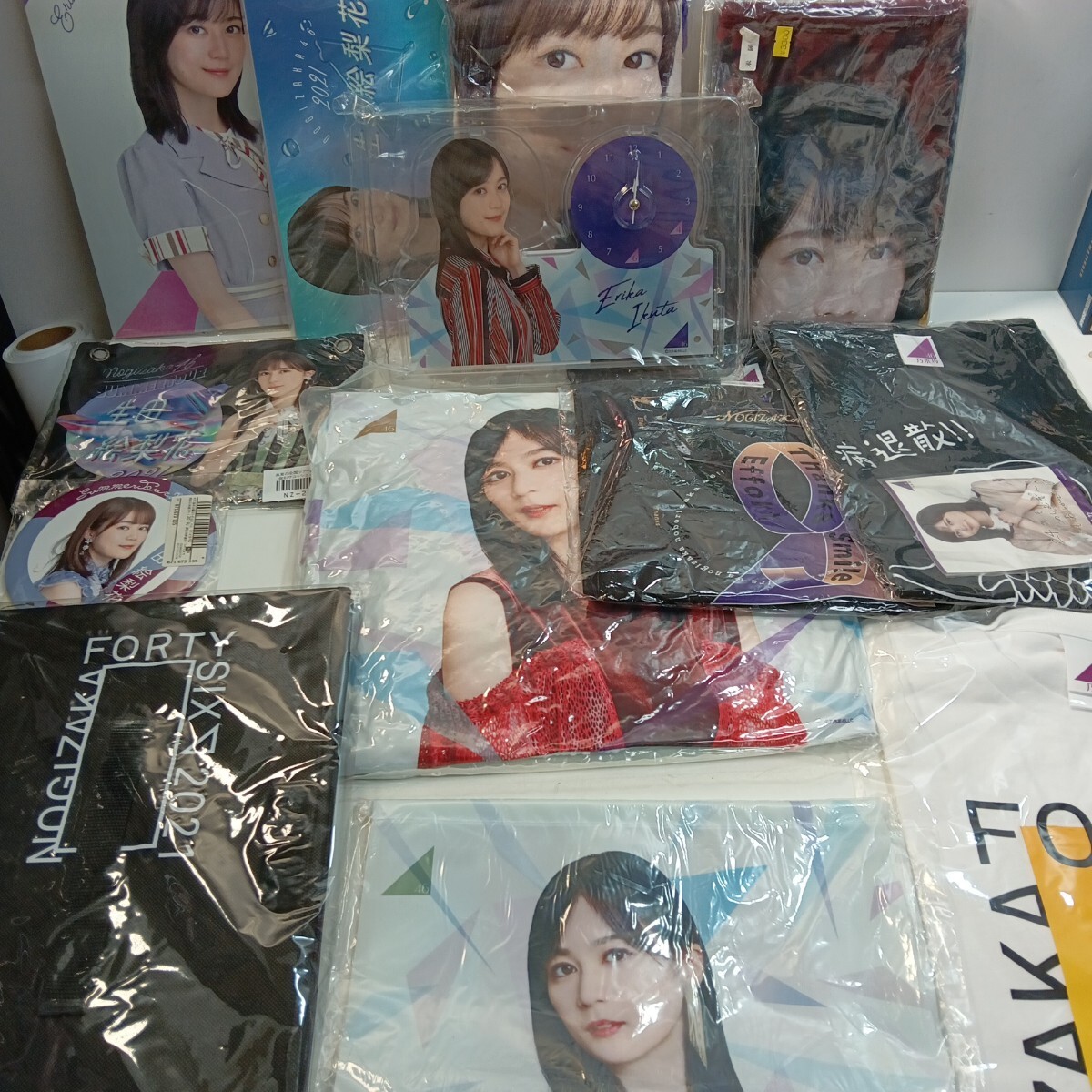 乃木坂46　生田絵梨花　アクリルスタンド?缶バッチ他　グッズ　大量まとめ　コレクター放出品