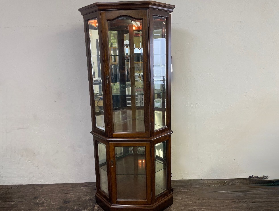 karimoku カリモク コロニアル HC0204 コーナーキュリオケース 飾り棚 照明付き オーク材 定価約16.5万_画像1