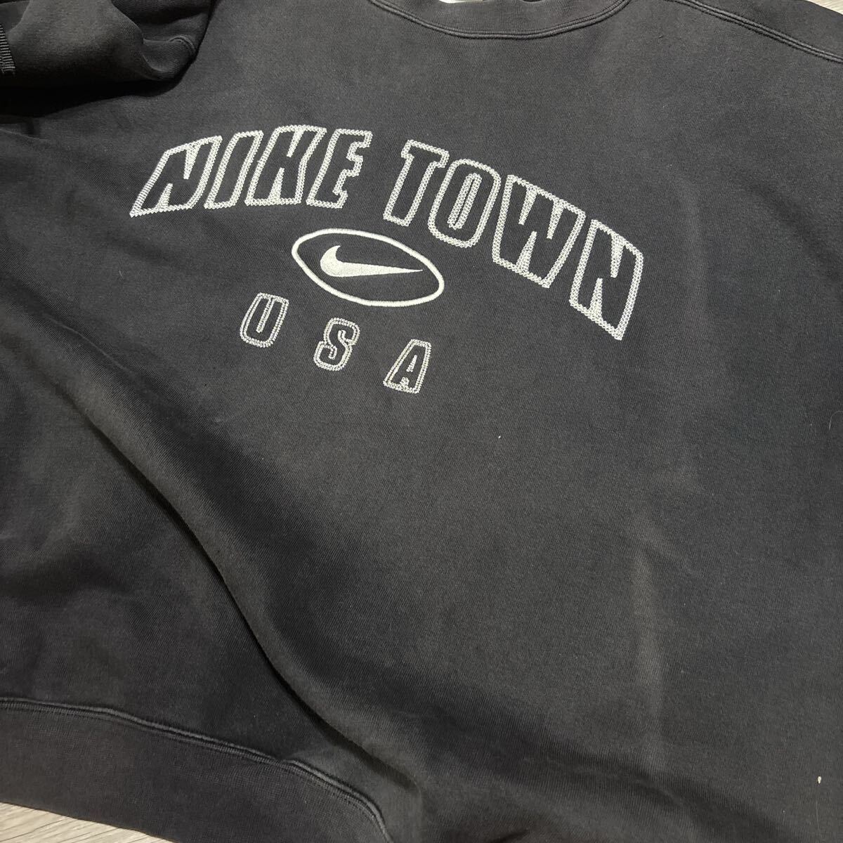 90s NIKE ナイキ　NIKE TOWN 刺繍　スウェット　ヴィンテージ 古着　 トレーナ　USA デザイン　フェード　当時物　銀タグ　レア　L 大きめ_画像2