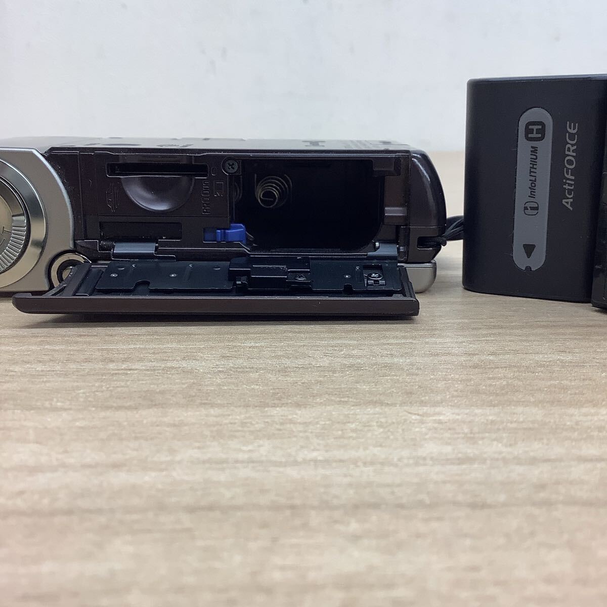 ?営NI036-A3T60【埼玉発】SONY ソニー Handycam HDR-TG1 ビデオカメラ HD AVCHD 10xズーム Carl Zeiss 付屬品寫真參照 現(xiàn)狀品