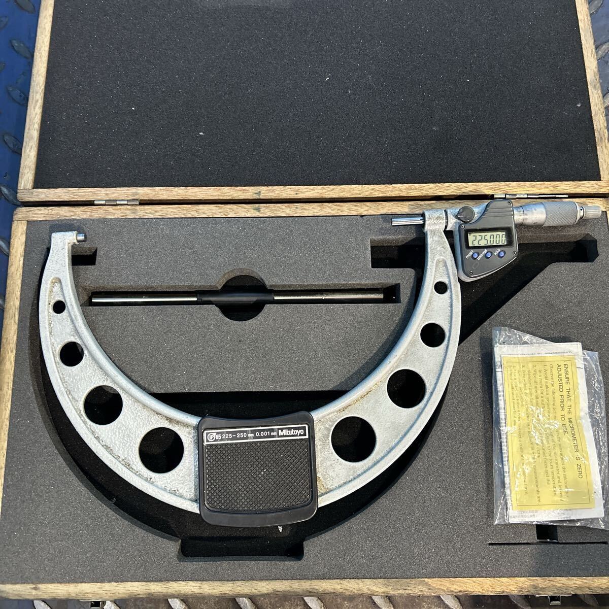 T2048 Mitutoyomitsutoyo микрометр 225-250 ( батарейка. текущее состояние доставка ) с футляром 