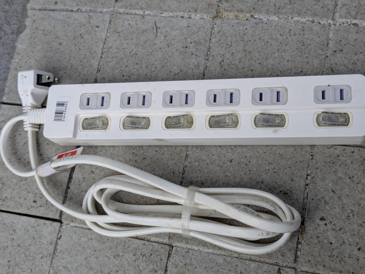 ジャンク コンセントタップ 現状品 10138359-45924_画像1