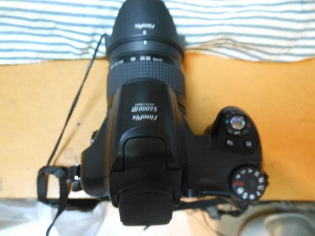 デジタルカメラ　富士フィルム　finepixs6000fd 　レンズ28～300　中古品