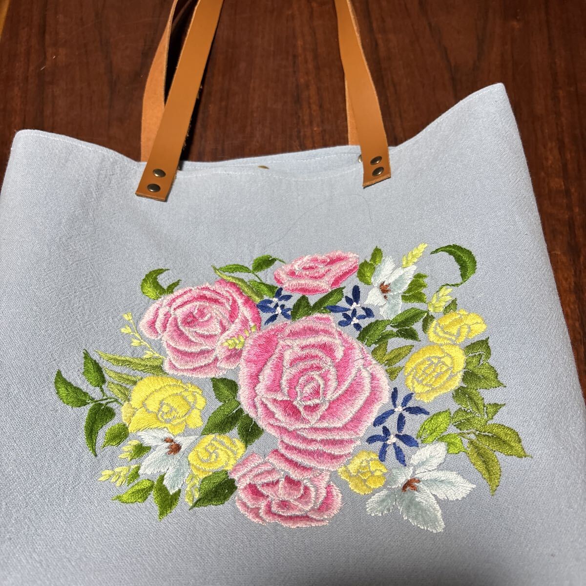ハンドメイド手刺繍と トートバッグ