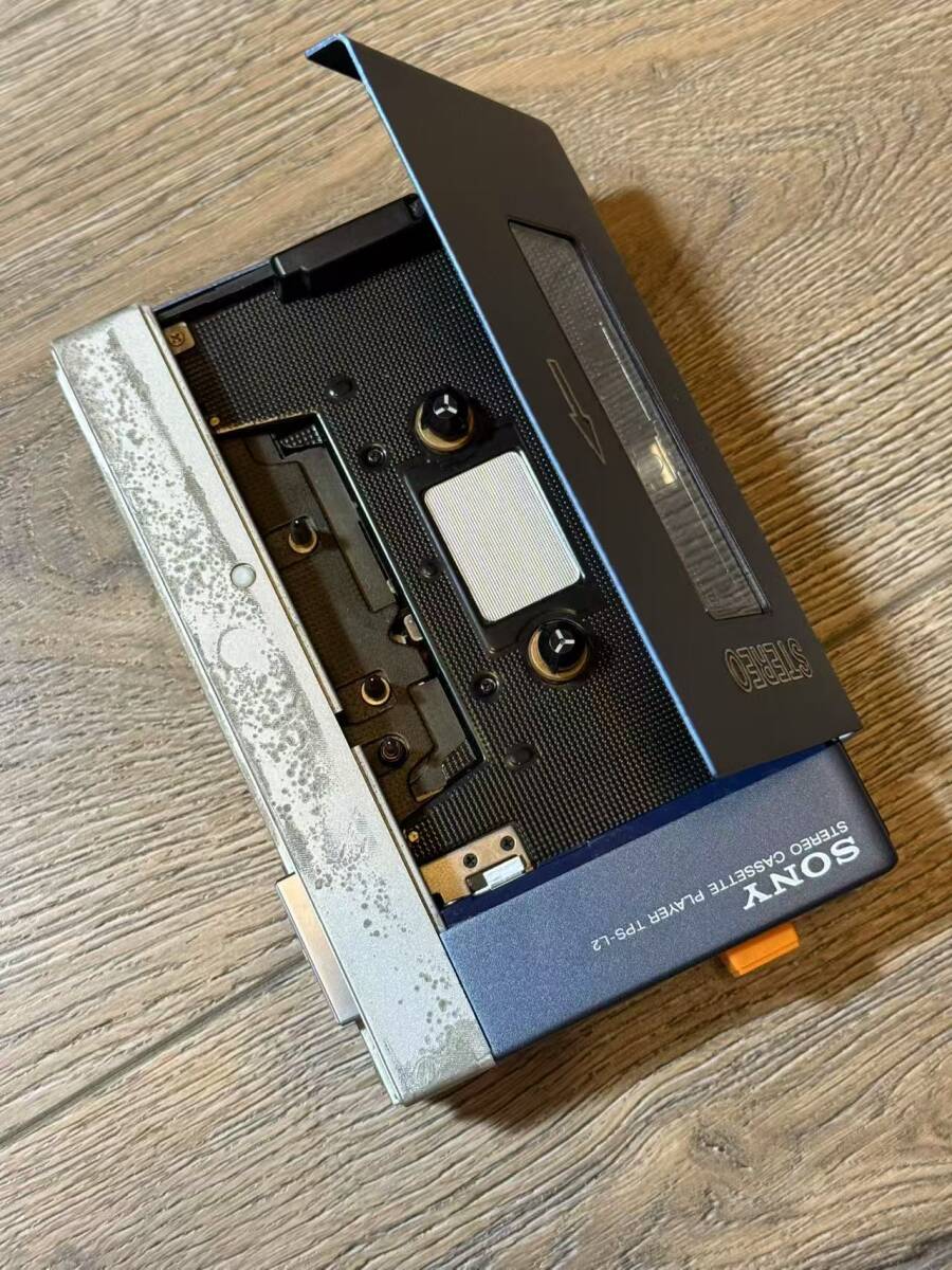 整備済 SONY ソニー ウォークマン TPS-L2 カセットプレーヤー 通電確認(rèn) 再生OK L212