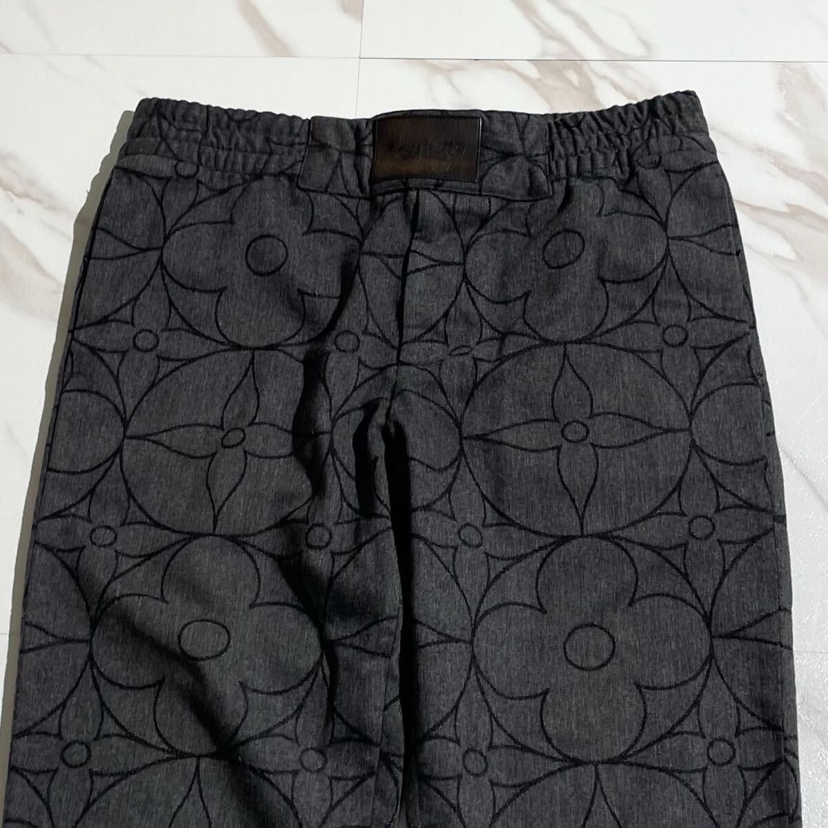 未使用級！ ルイヴィトン LOUIS VUITTON パンツ 総柄 モノグラム 42サイズ メンズ　XLサイズ