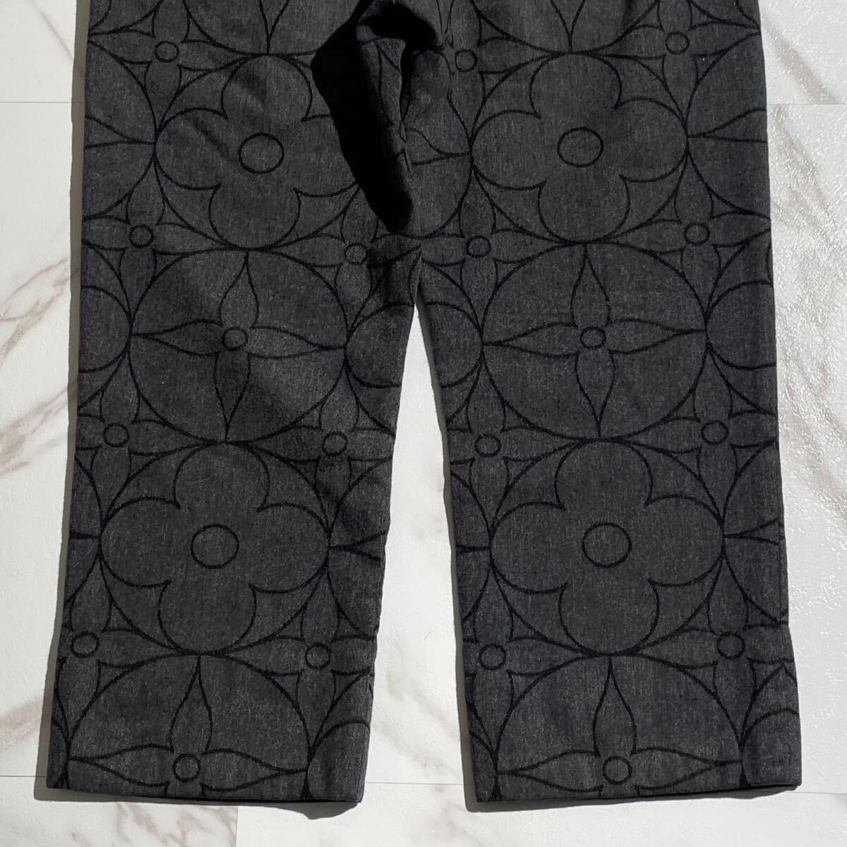 未使用級！ ルイヴィトン LOUIS VUITTON パンツ 総柄 モノグラム 42サイズ メンズ　XLサイズ