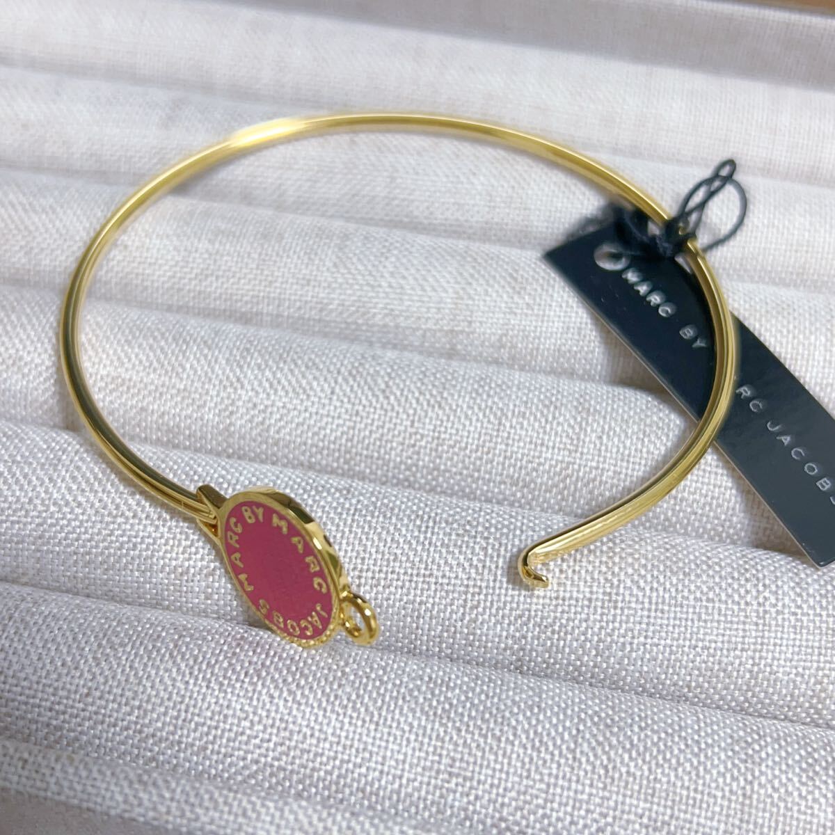 新品未使用　MARC BY MARC JACOBS　マークバイマークジェイコブス　バングル　ピンクxゴールド_画像4