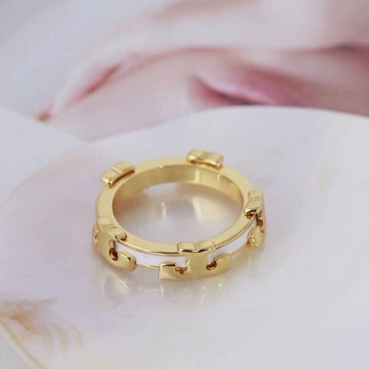 正規　新品　TB037-02 Tory Burch トリーバーチ　セリフT エナメル スタッカブル リング ホワイト　US8 日本サイズ16号_画像3