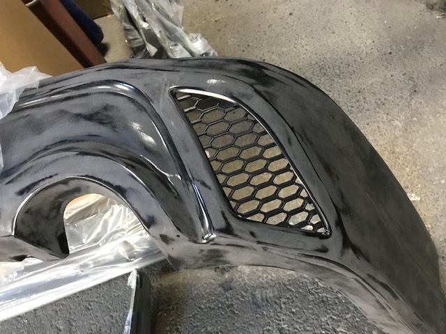 ニッサン Y51フーガ 前期用 リア ハーフエアロABS製　コーナー部メッシュパーツ付属＊新品・未塗装 下面のキズ隠しにもお勧め!!_画像3