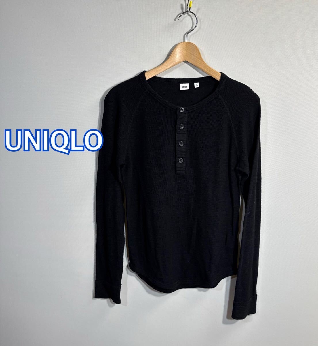 UNIQLO ユニクロブラックヘンリーネックサーマル長袖カットソー: S☆TS-521_画像1