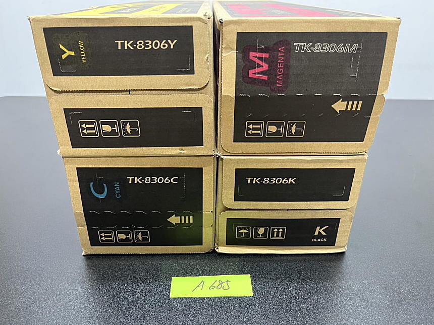 A-685【新品】京セラ　KYOCERA　トナーキット　TK-8306　K/C/M/Y　ブラック/シアン/マゼンタ/イエロー　4色4本セット　純正_画像1