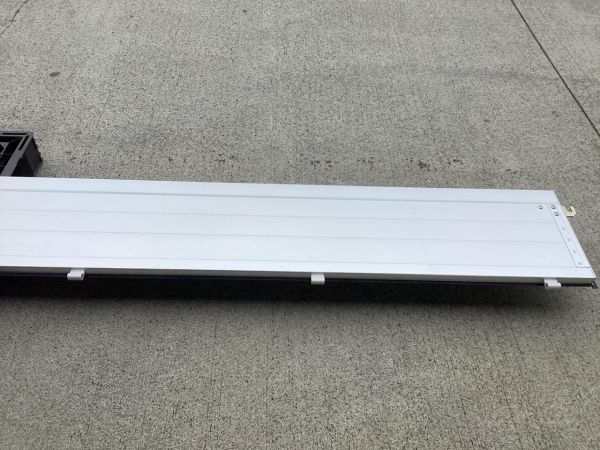  Isuzu Elf Super Long с новой машины aluminium боковой борт правый белый W5010mm*H390mm толщина 38mm есть царапина(ы) [ отправка не возможно ]