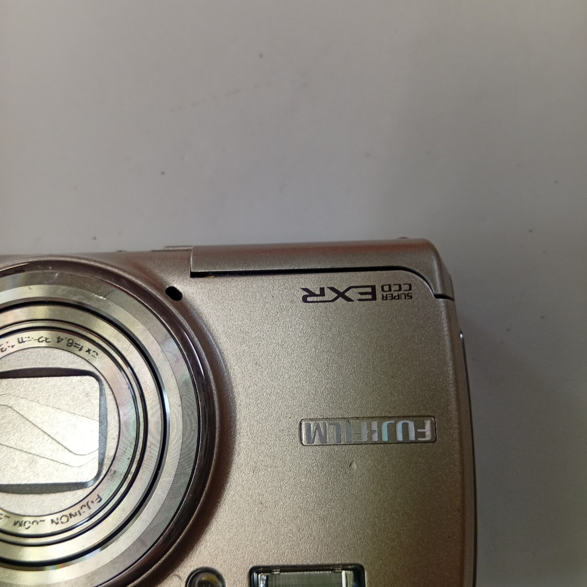 FUJIFILM／富士フィルム　FinePix　F200EXR　ゴールド　コンパクトデジタルカメラ