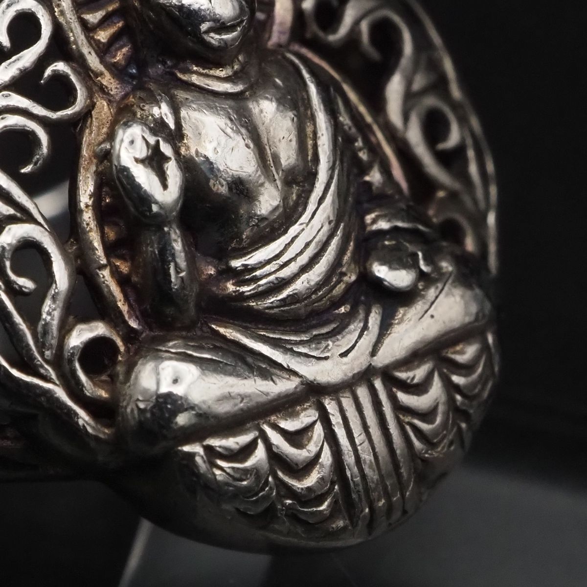 C830 ヴィンテージ 925刻印 リング 仏 ブッタ 透かし彫り デザイン シルバー 指輪 9号_画像8