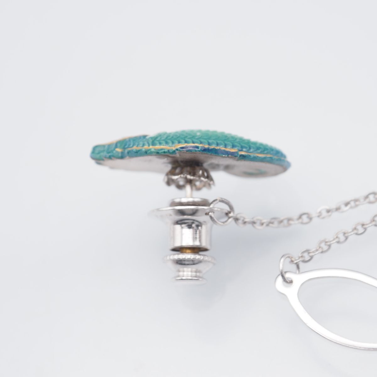 Y845 1円 俊兼 としかね TOSHIKANE JAPAN トシカネ 有田焼 焼き物 陶器 タツノオトシゴ モチーフ シルバー ラペル ピンブローチ タイタック