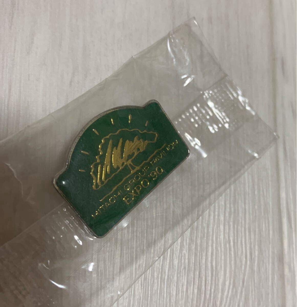 未開封★レア★EXPO '90★バッジ★HITACHI★大阪★日本製★国際花と緑の博覧会★日立 パビリオン★日立の樹★ロゴ★グッズ 企業 ピンバッジ_画像3