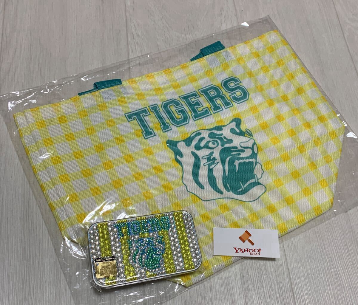 未開封 非売品 バッグ★未使用 キラキラ 空缶★阪神タイガース★TORACO トラコ★阪神 Tigers グッズ ランチ トート タブレット ケース ロゴ_画像2