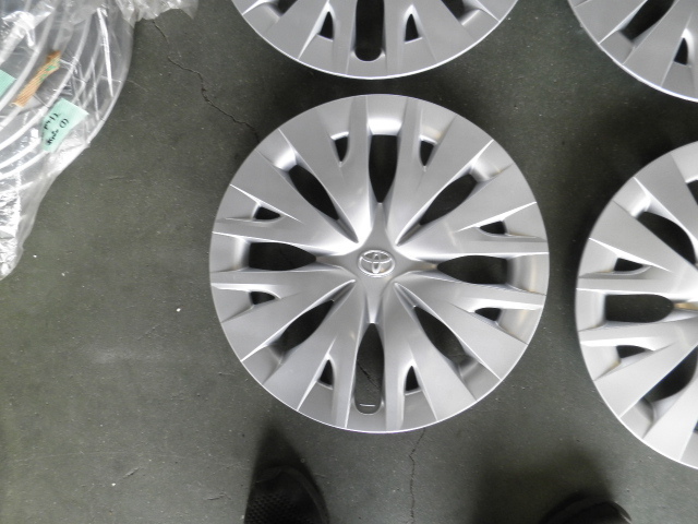 新車外し長期保管品　トヨタ純正　ヤリス　１５インチ　４枚セット　2_画像2