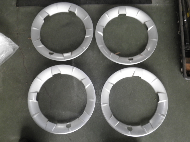 トヨタ純正　２０エスティマ　HV　純正アルミ用リング　４枚セット　１５インチ　キズ有り_画像1