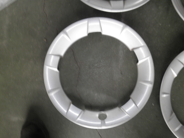 トヨタ純正　２０エスティマ　HV　純正アルミ用リング　４枚セット　１５インチ　キズ有り_画像2