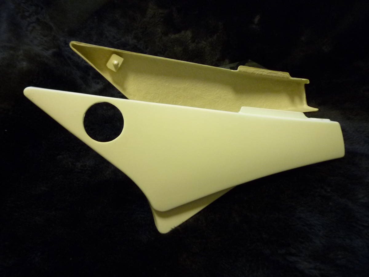 RZR250　29L(1AR)　FRP製サイドカバー　新品_画像1