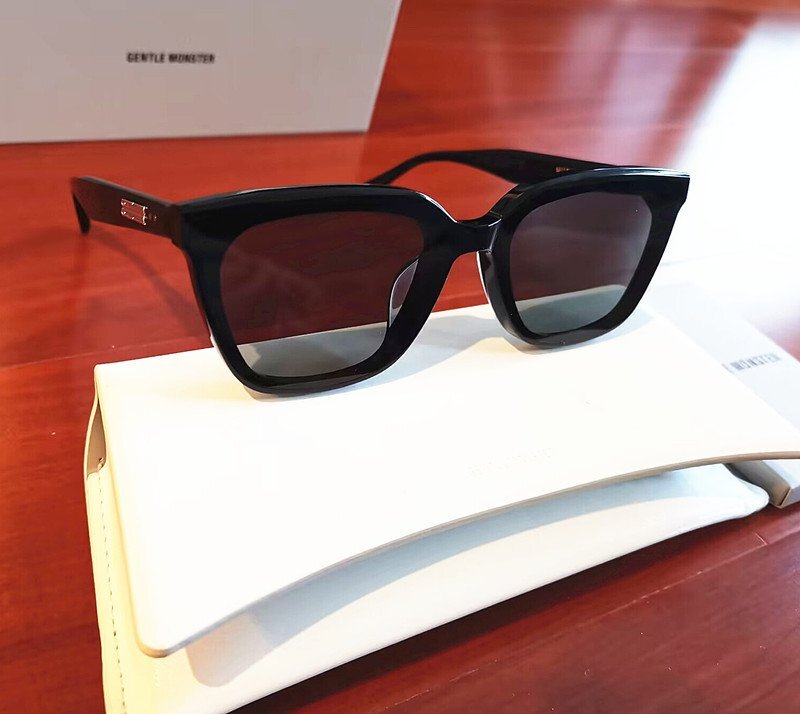 新品未使用※人気モデル*GENTLE MONSTER?ジェントルモンスター Mondo　登坂広臣 BTS 愛用?ブラック?サングラス?黒